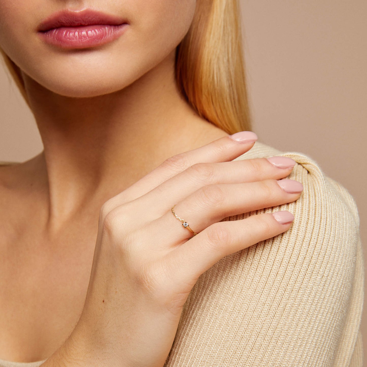 Open Chain Solo Ring in Gold