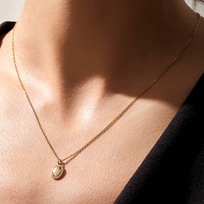 Oval Signet Necklace in Gold