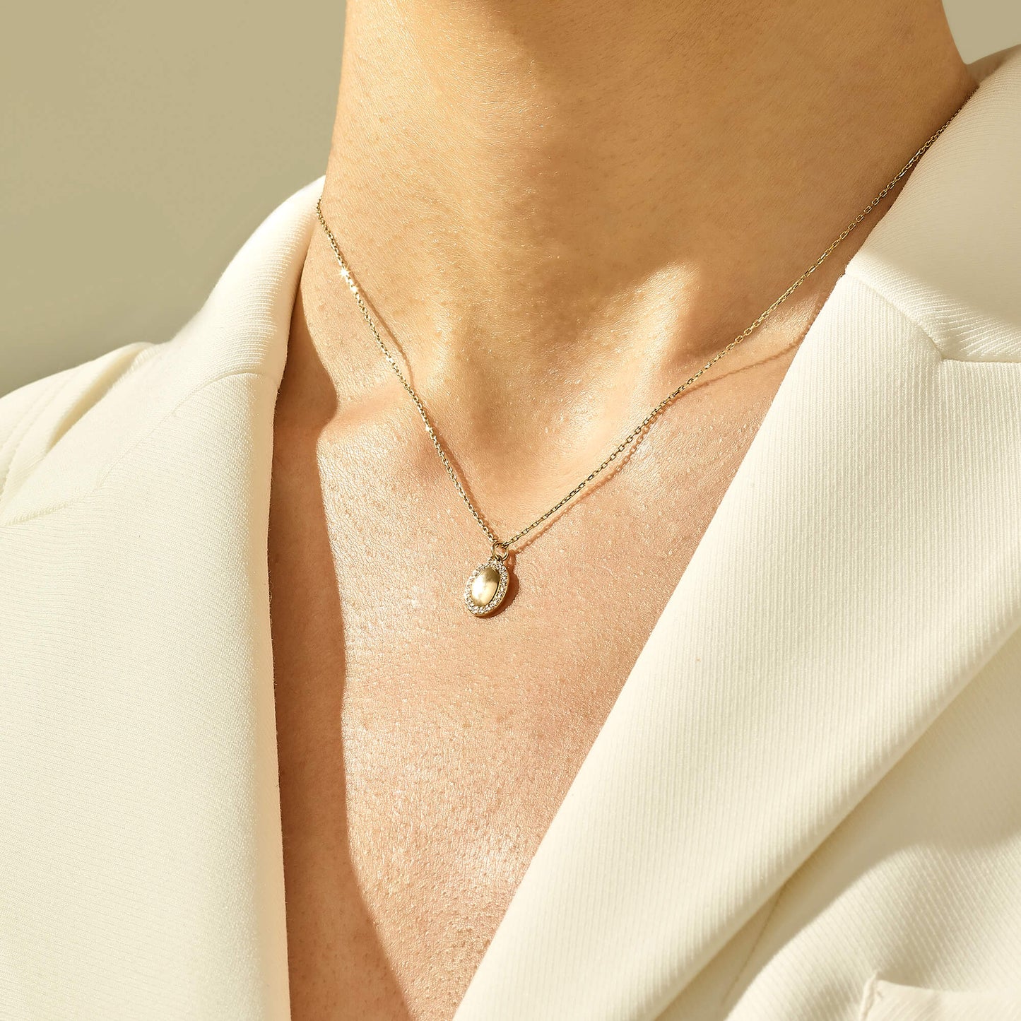 Oval Signet Necklace in Gold