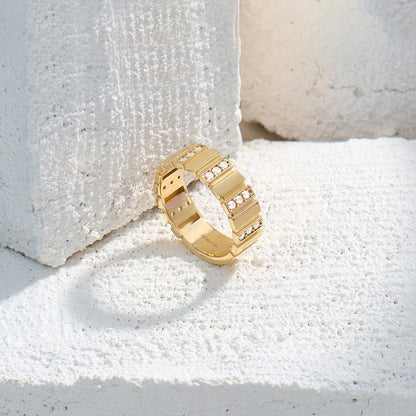Pave Cigar Bar Band Ring in Gold