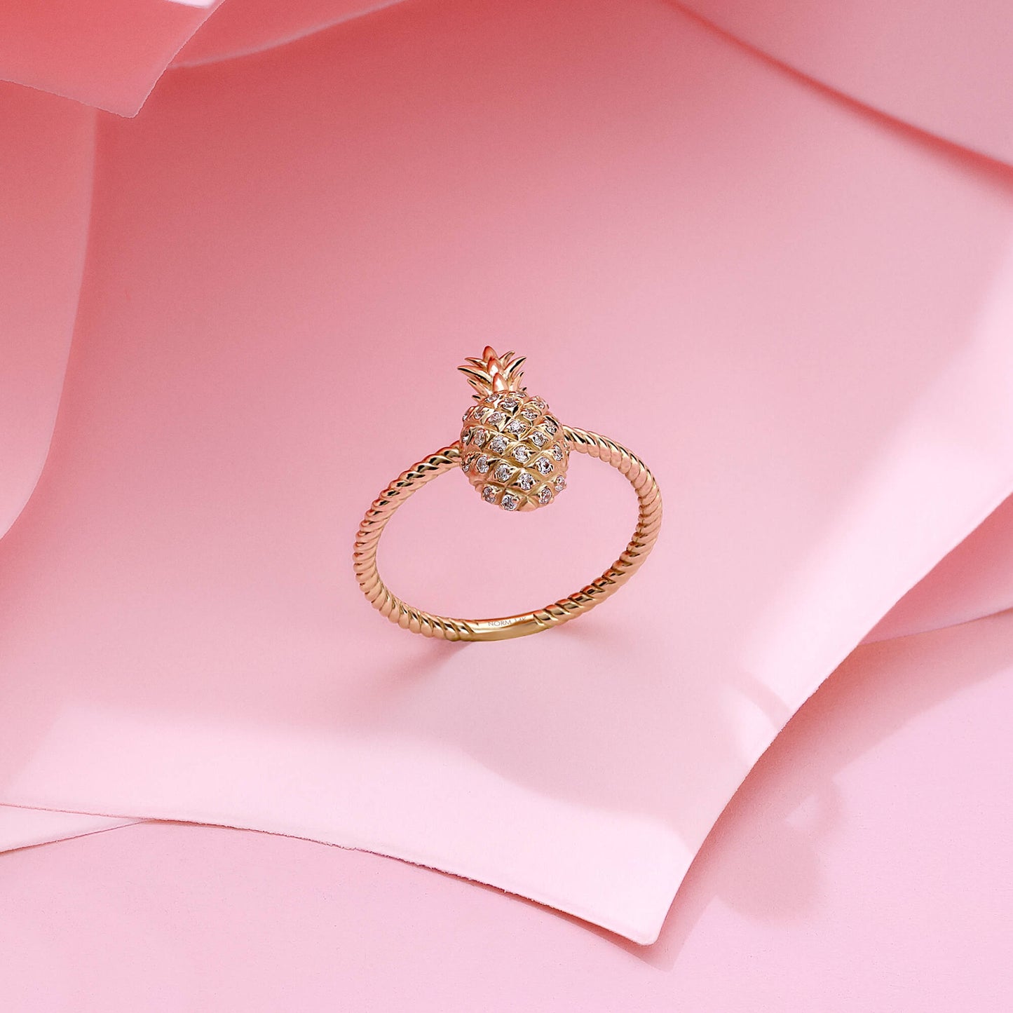 Pave Pineapple Ring in Gold