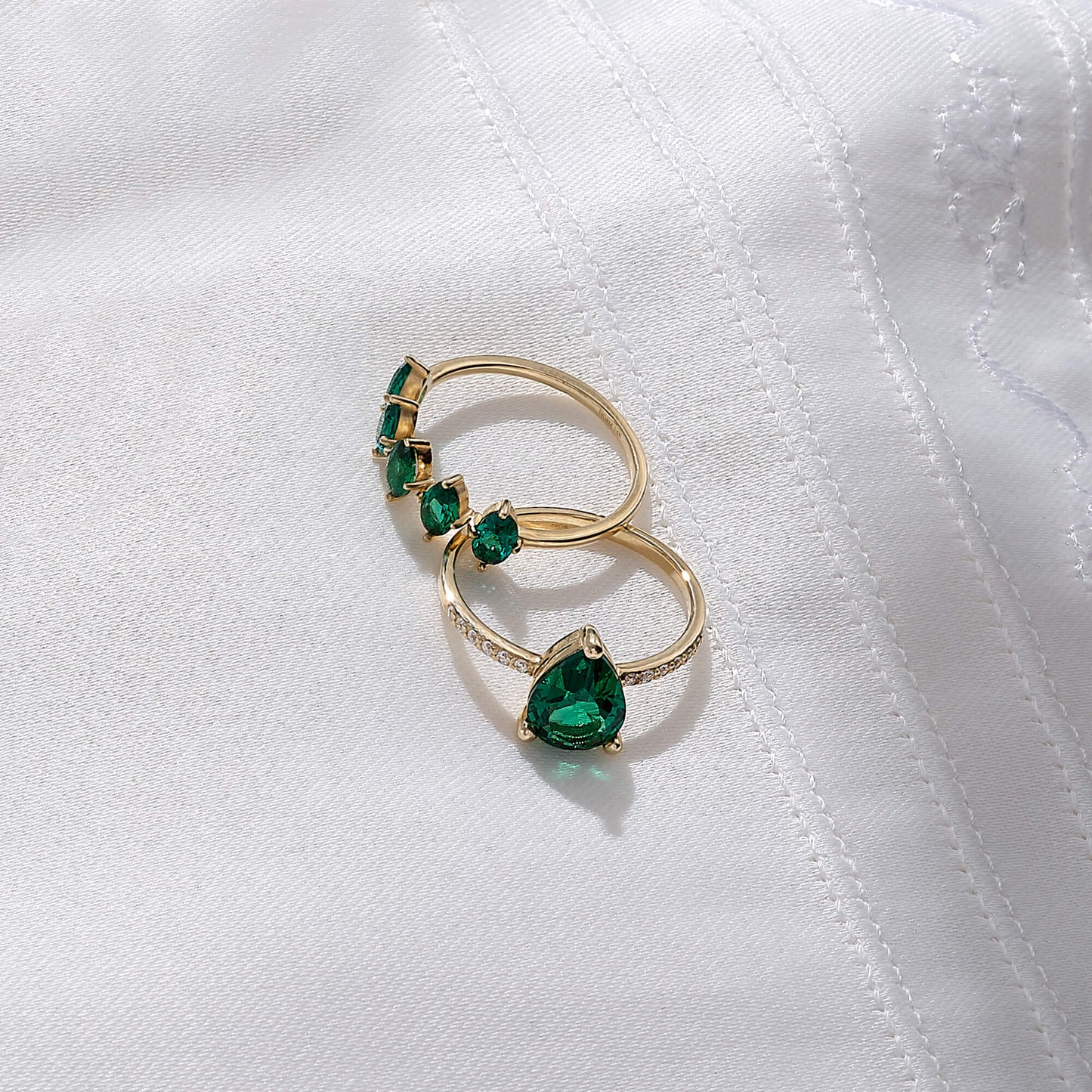 Pear Cut Emerald Ring in Gold