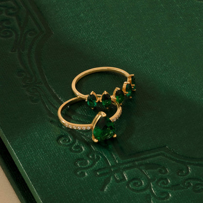 Pear Cut Emerald Ring in Gold