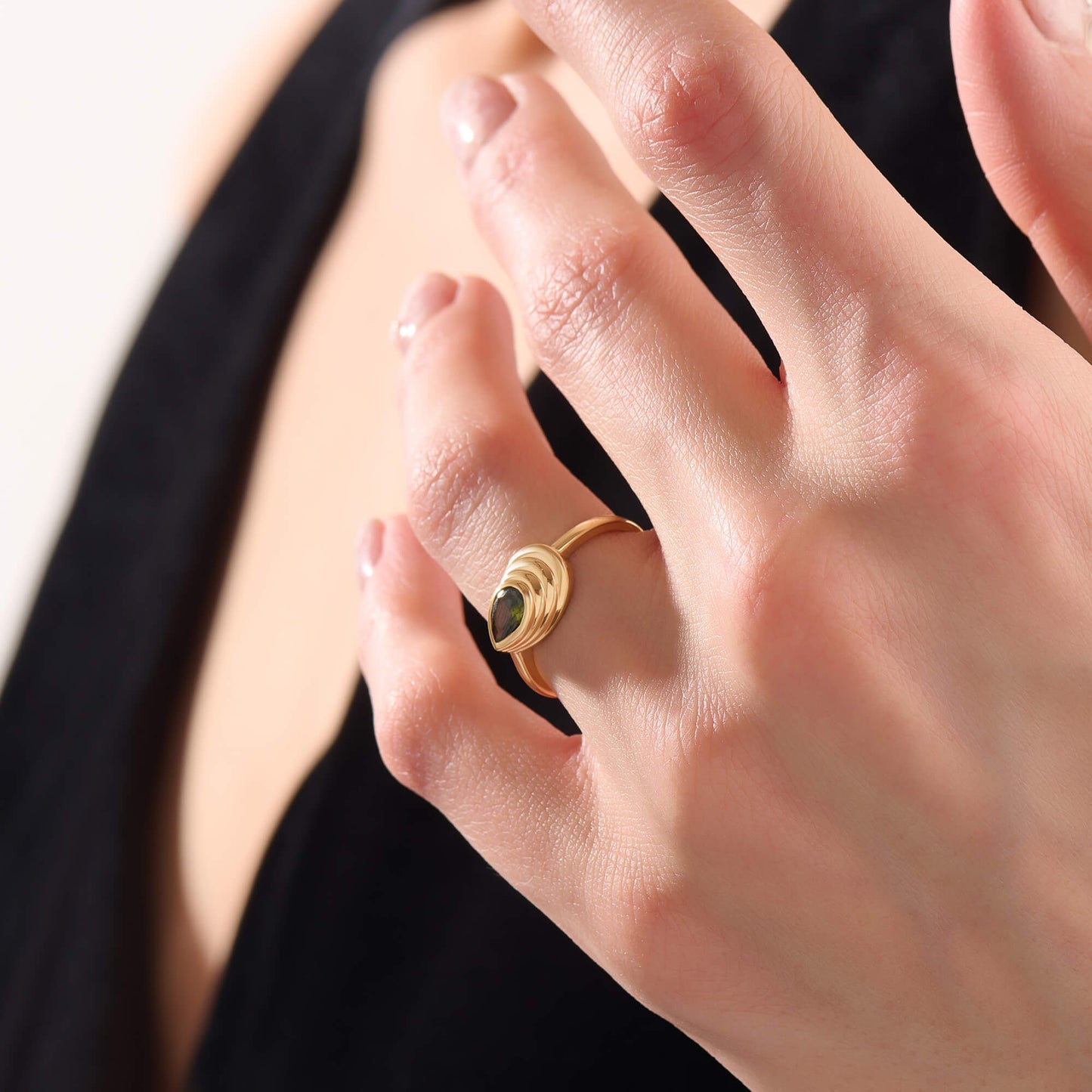 Pear Emerald Shell Ring in Gold