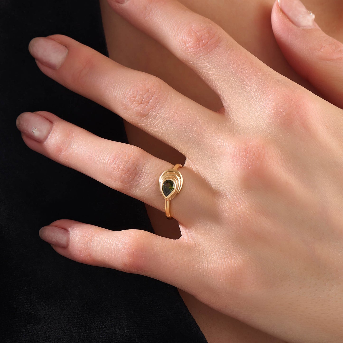 Pear Emerald Shell Ring in Gold