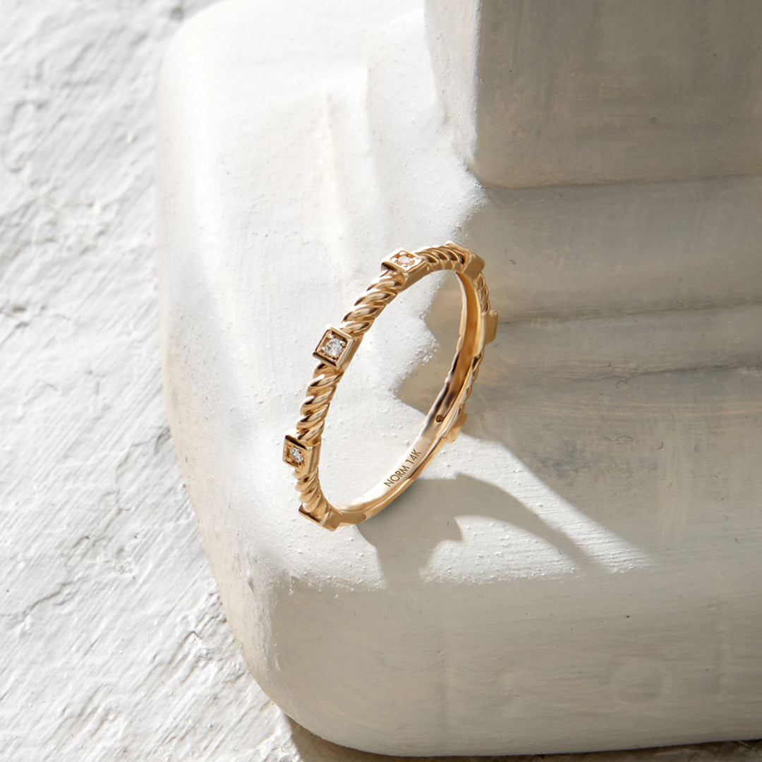 Premium Twined Solo Ring in Gold