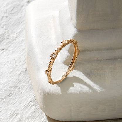 Premium Twined Solo Ring in Gold