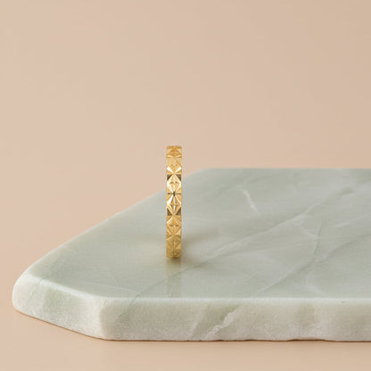 Prism Band Ring in Gold