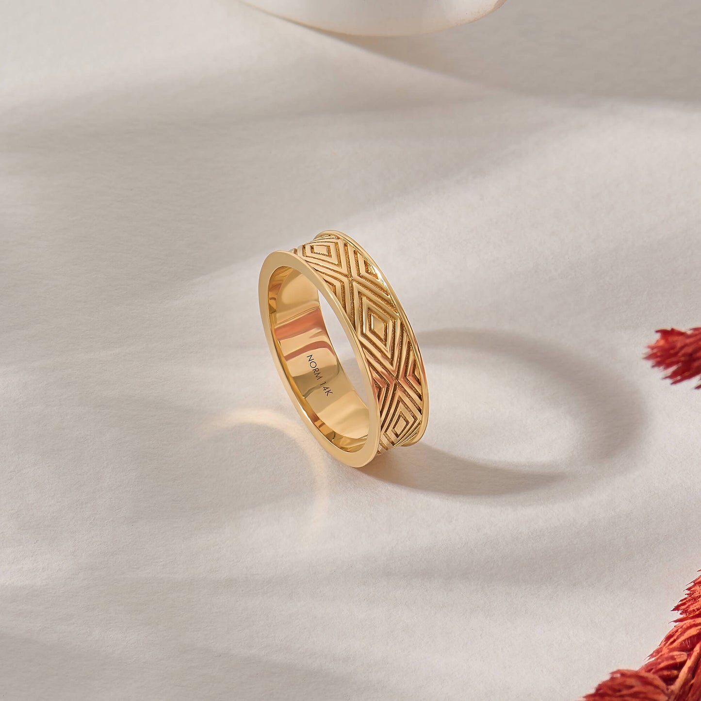 Rhombus Engraved Band Ring in Gold