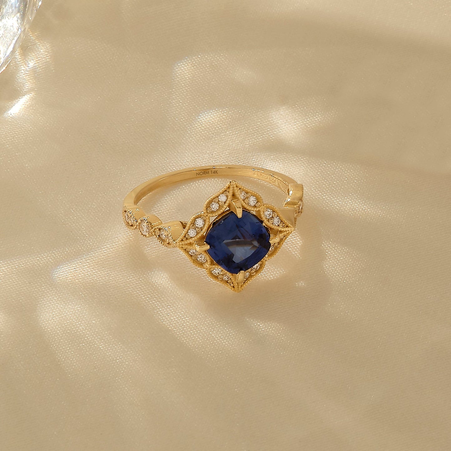 Sapphire Vintage Engagement Ring in Gold