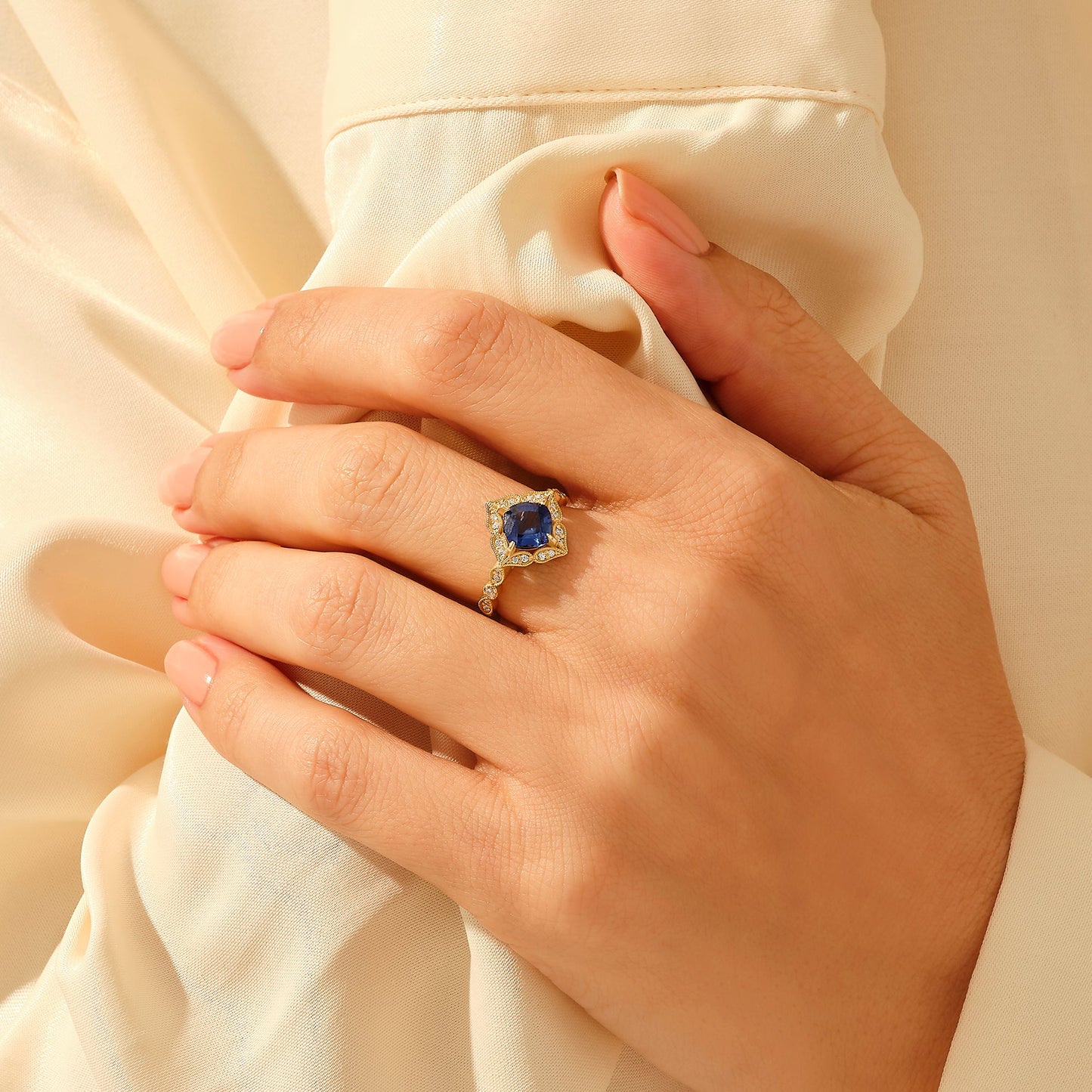 Sapphire Vintage Engagement Ring in Gold