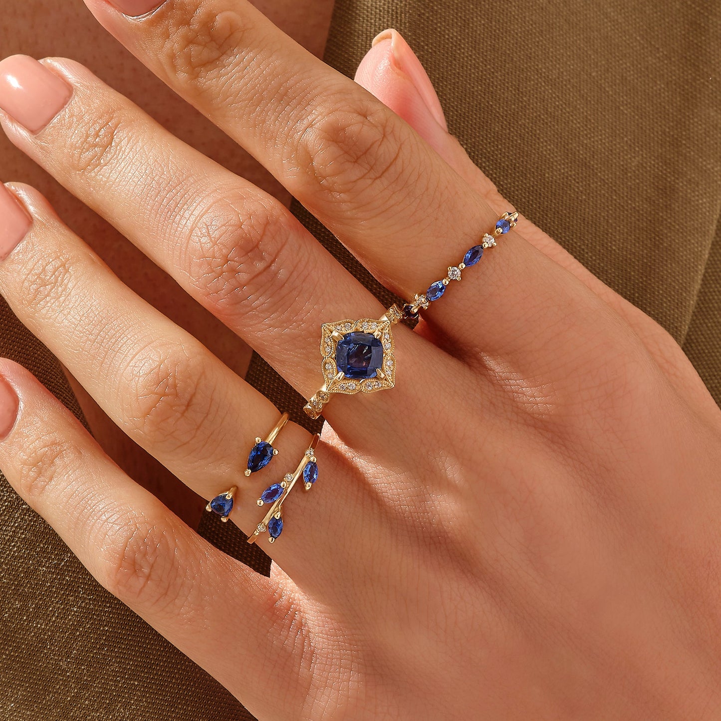 Sapphire Vintage Engagement Ring in Gold