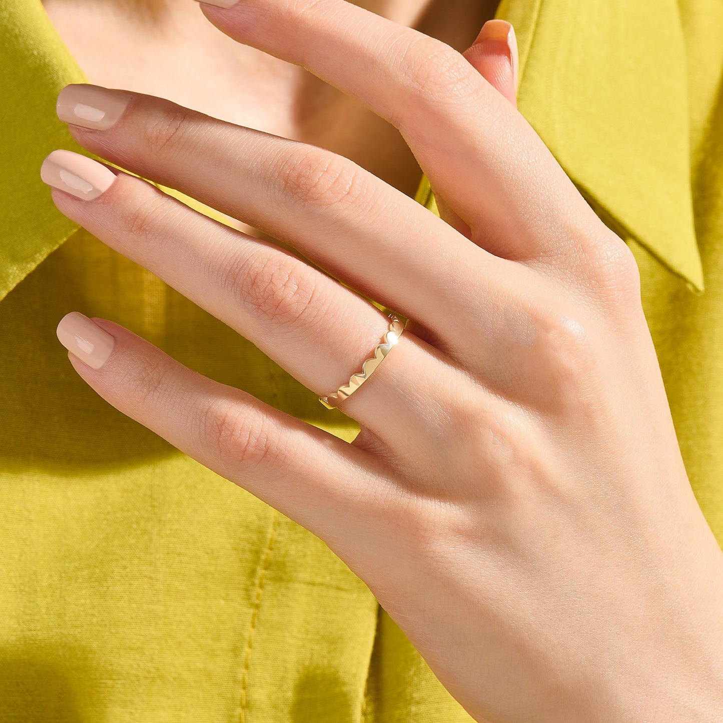 Scallop Band Ring in Gold