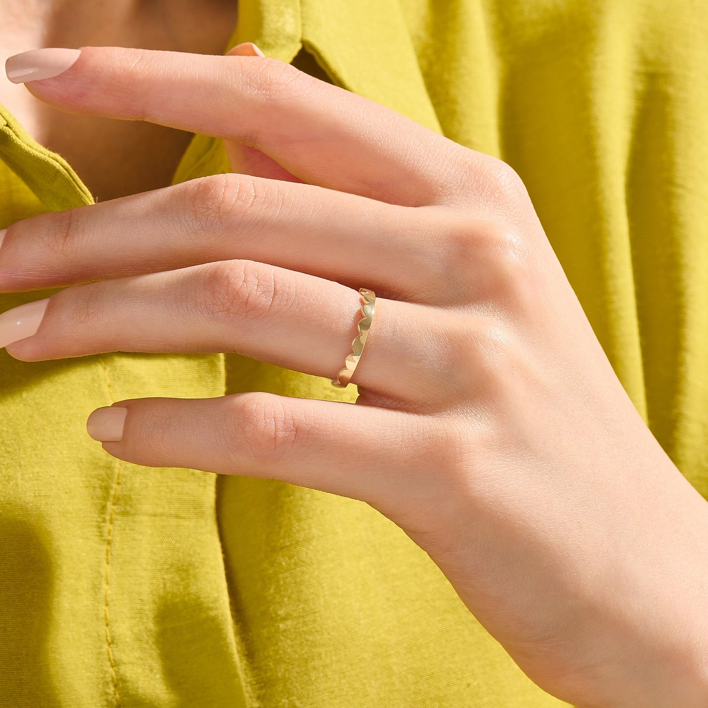 Scallop Band Ring in Gold