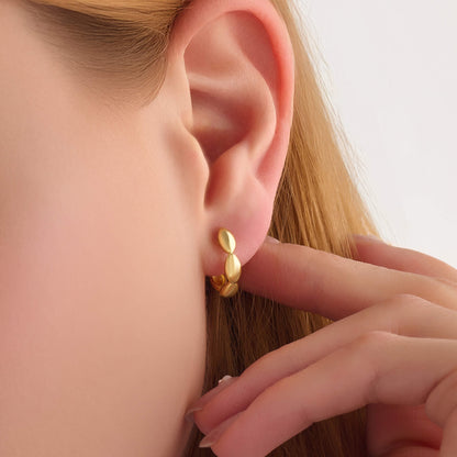 Scallop Hoop Earrings - Gold Vermeil