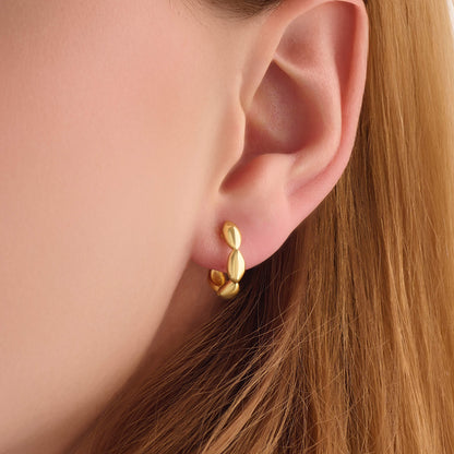 Scallop Hoop Earrings - Gold Vermeil
