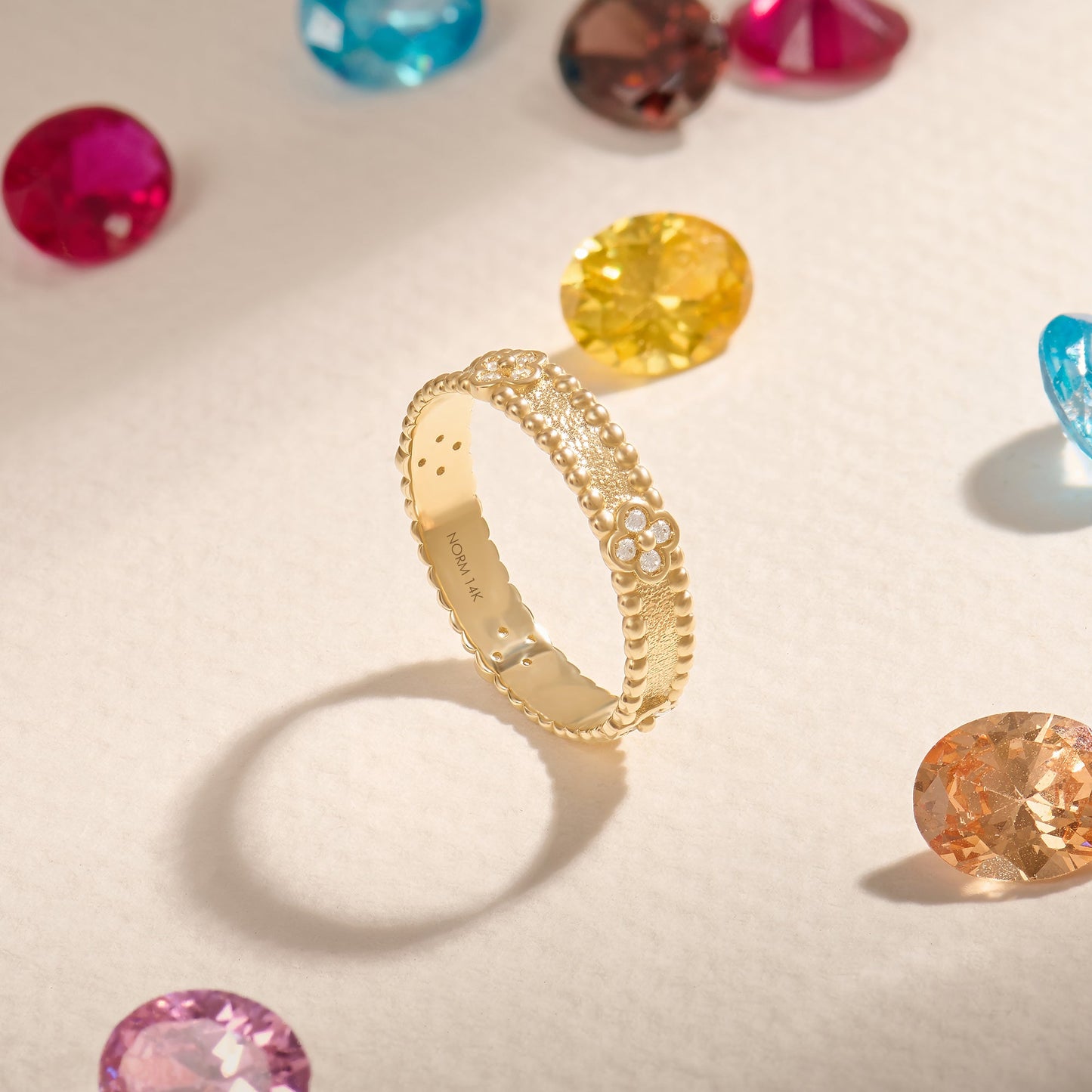 Shamrock Band Ring in Gold