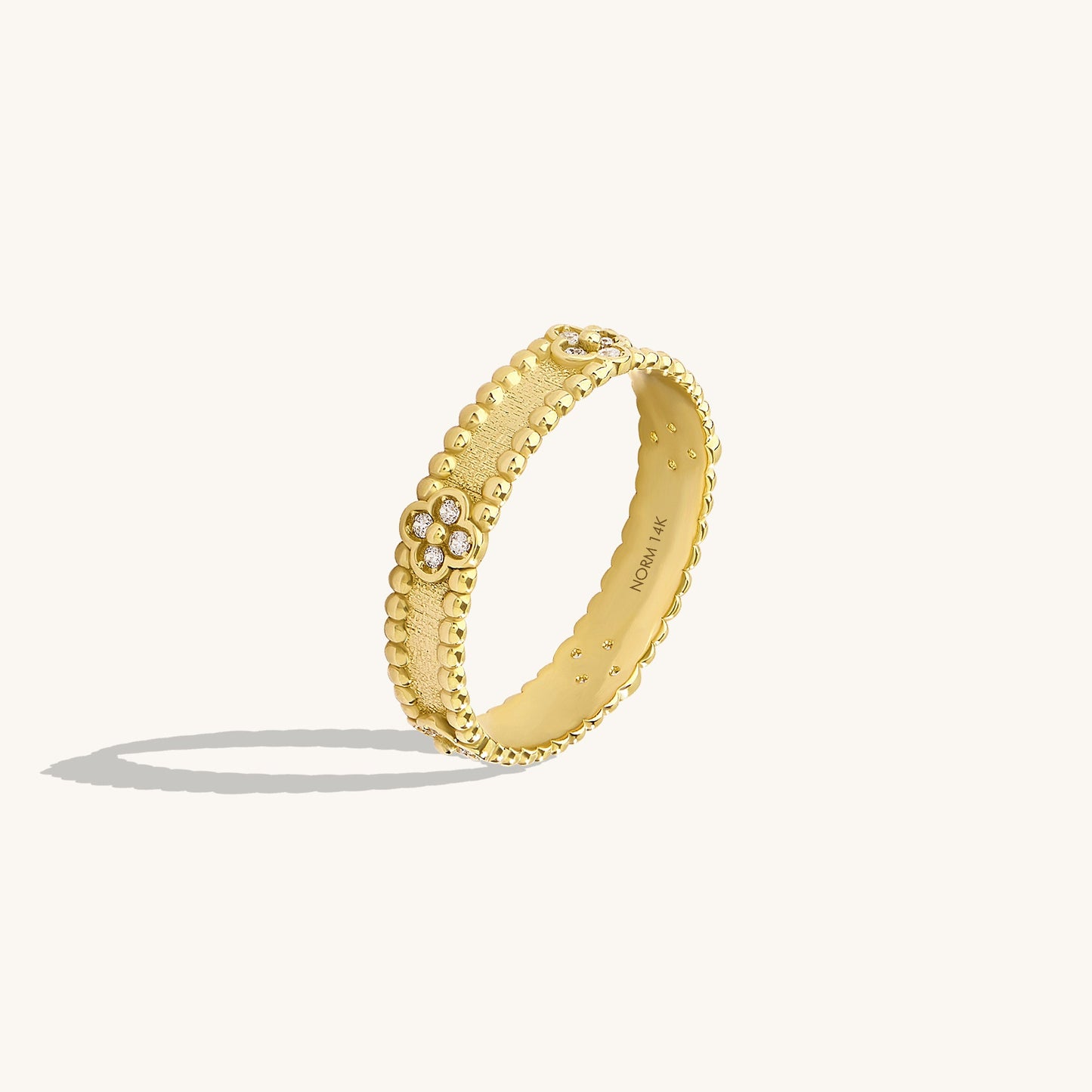 Shamrock Band Ring in Gold