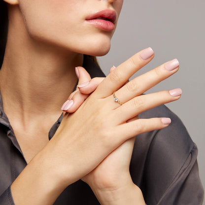 Solitaire Vine Ring in Gold