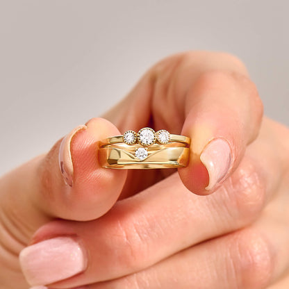 Solo Diamond Chevron Band in Gold