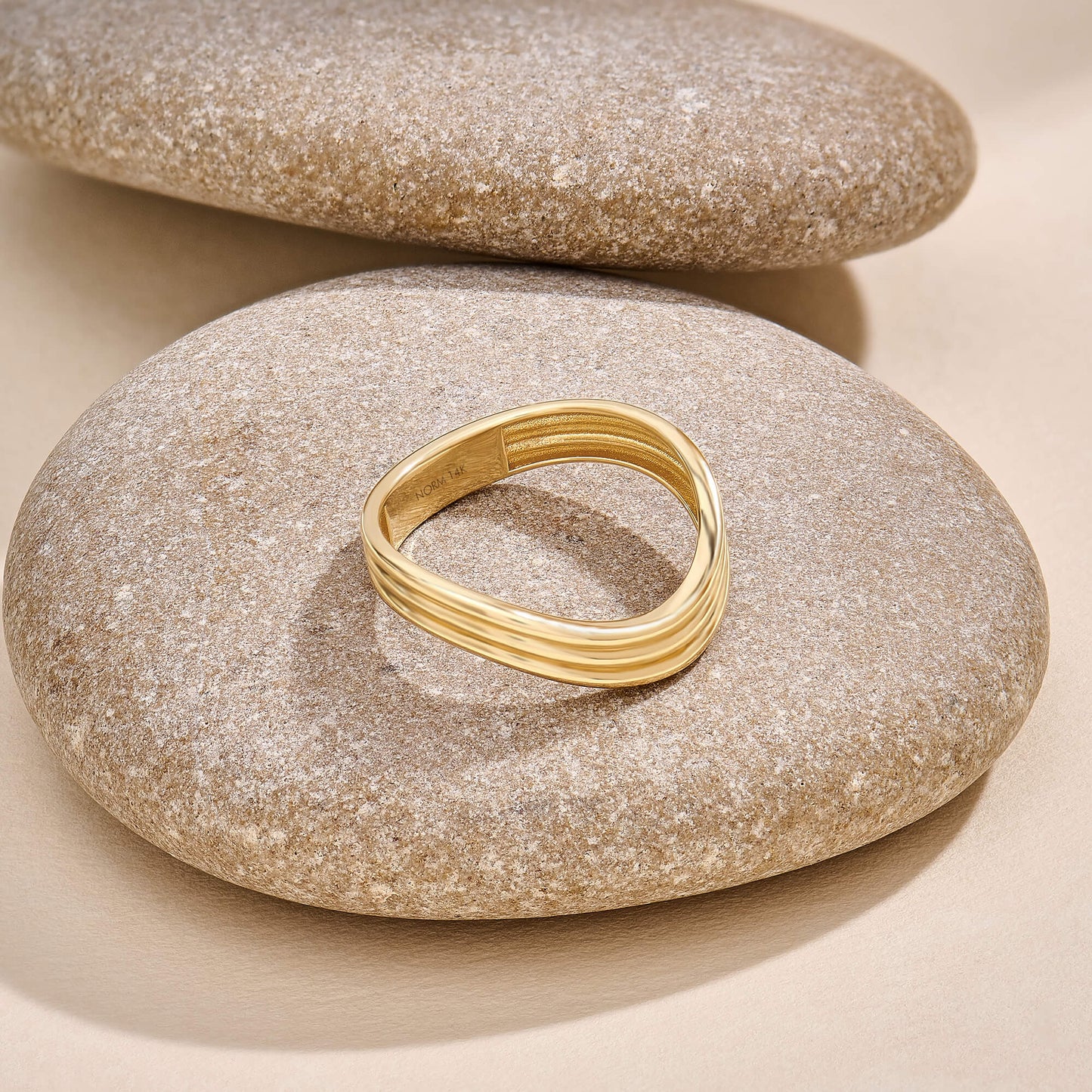 Stream Lines Wave Band Ring in Gold