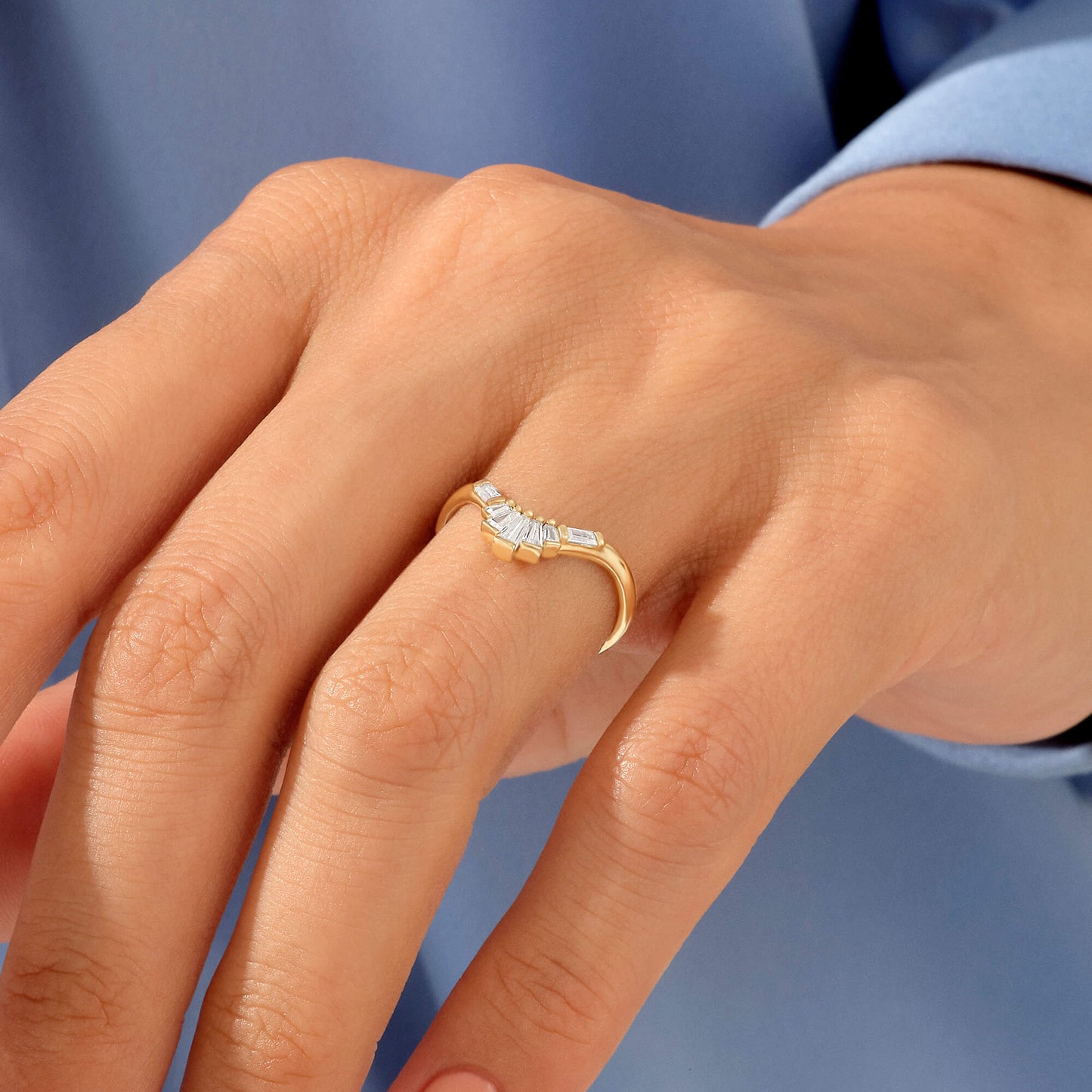 Tapered Baguette Curved Wedding Ring in Gold