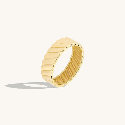 Twill Twist Band Ring in Gold