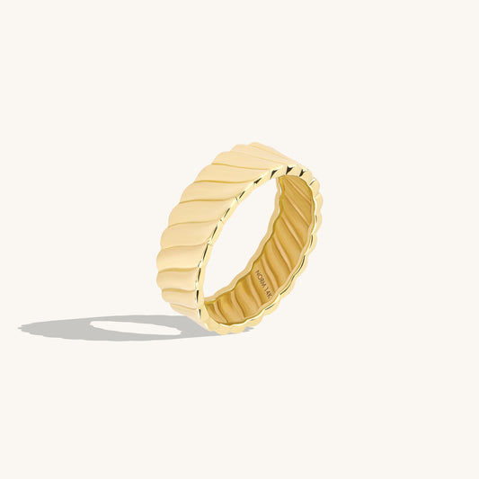 Twill Twist Band Ring in Gold