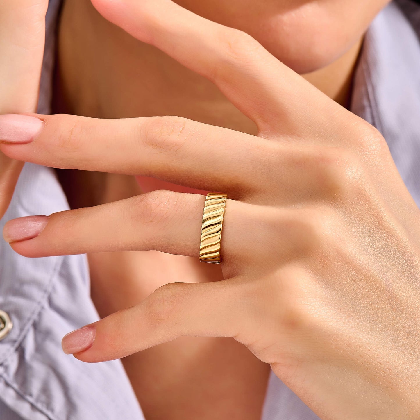 Twill Twist Band Ring in Gold