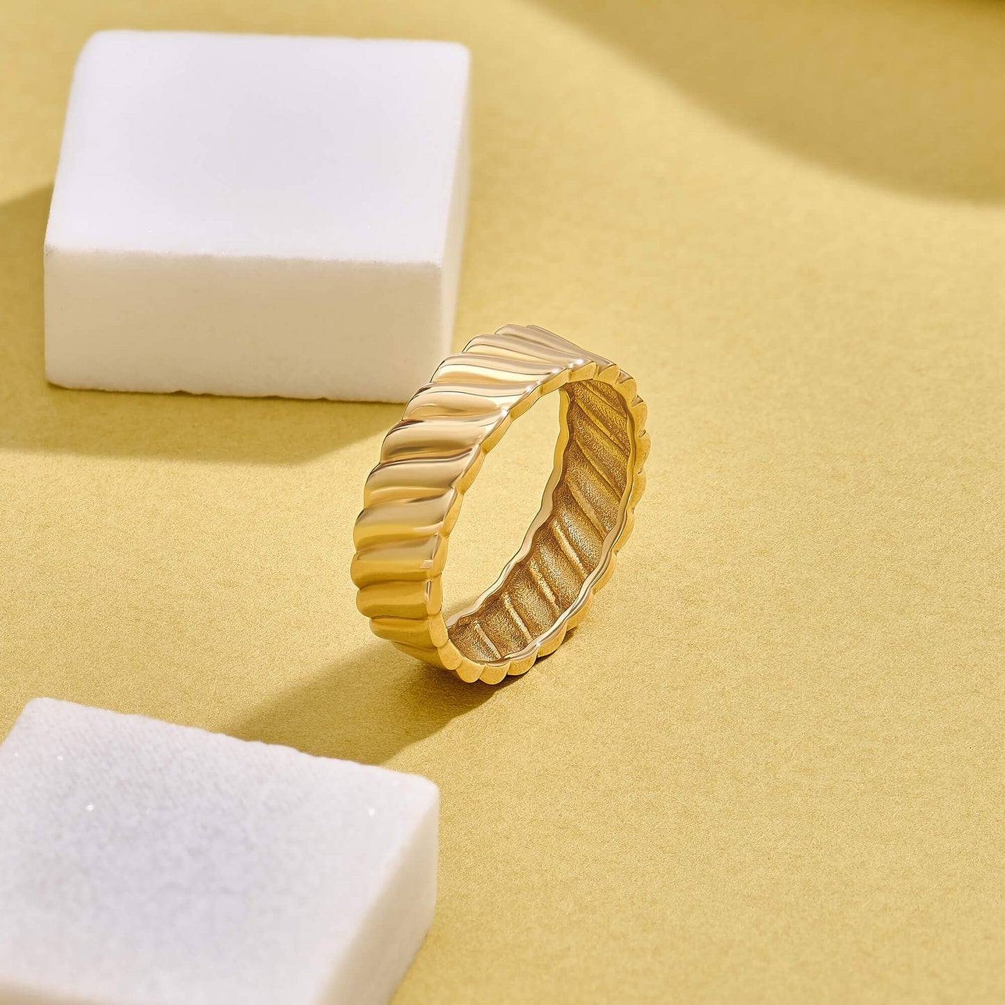Twill Twist Band Ring in Gold