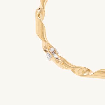 Twirl Bangle Bracelet in Gold