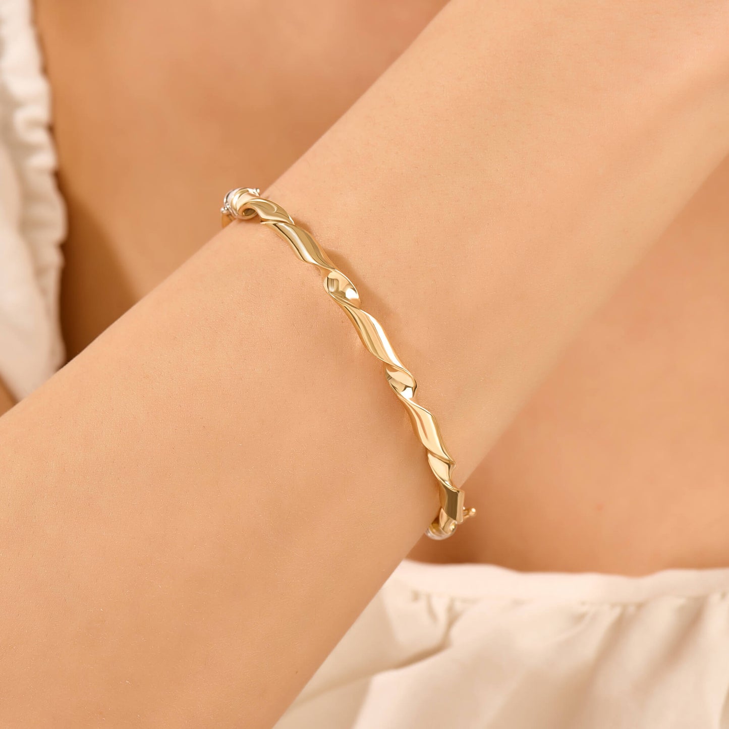 Twirl Bangle Bracelet in Gold