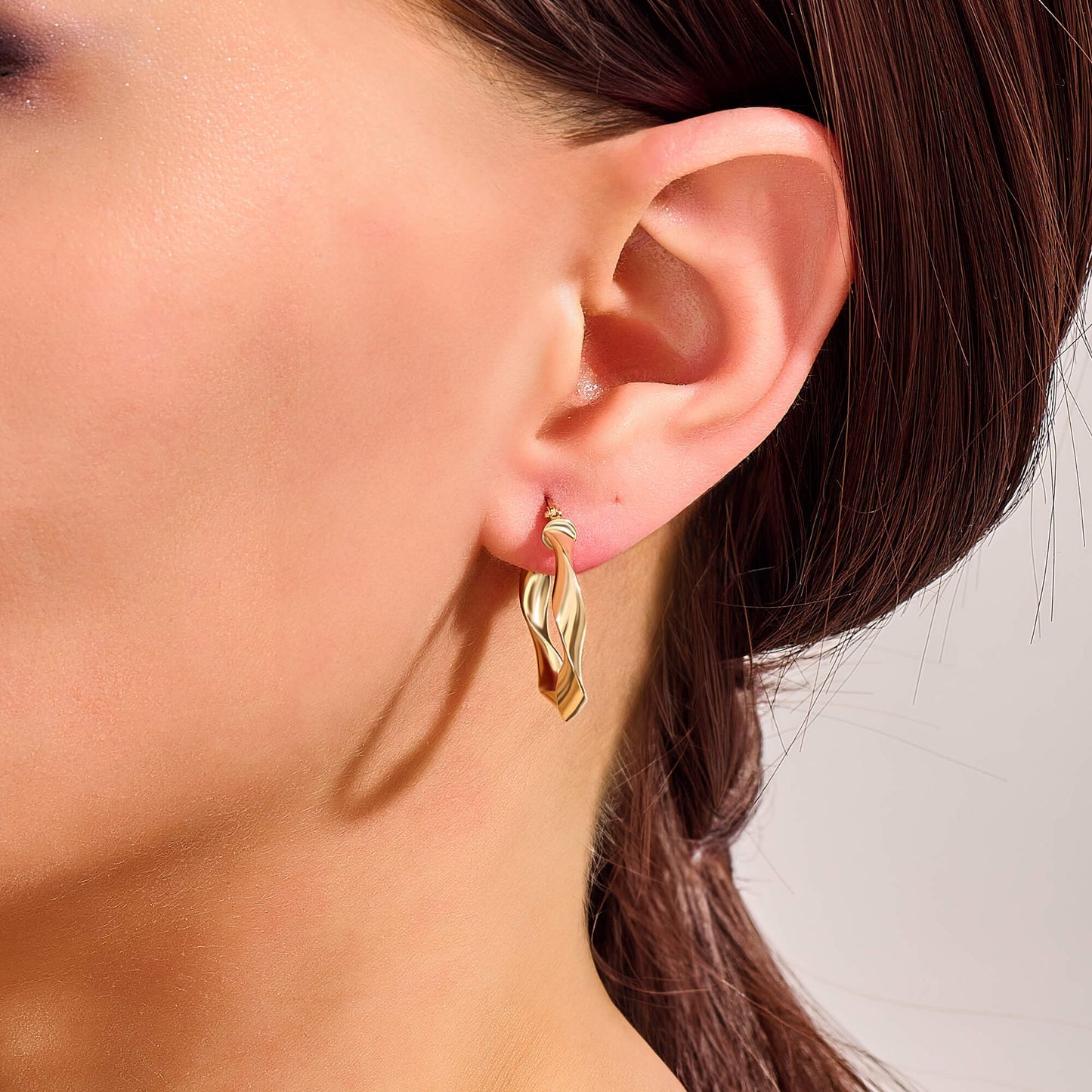 Twirl Hoop Earrings in Gold
