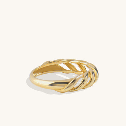 Twisted Croissant Ring in Gold