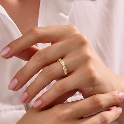 Twisted Node Band Ring in Gold