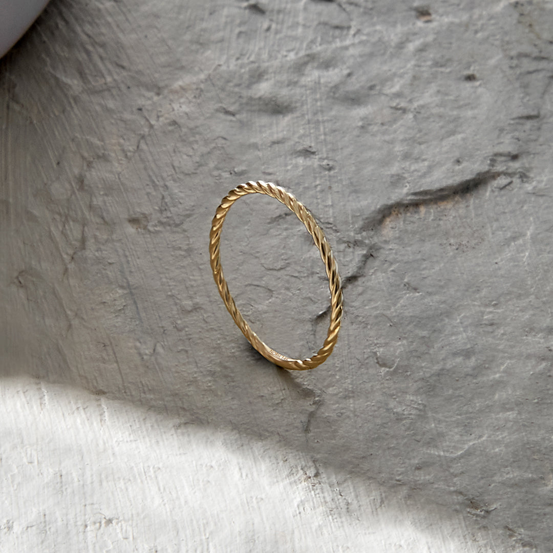 Twisted Ring in Gold