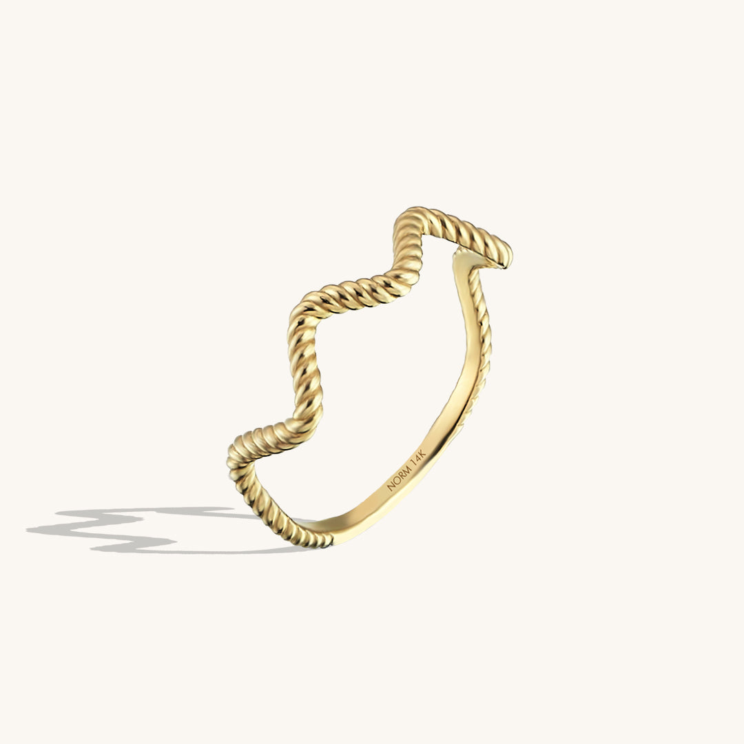 Twisted Zigzag Ring in Gold