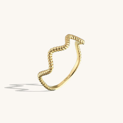 Twisted Zigzag Ring in Gold