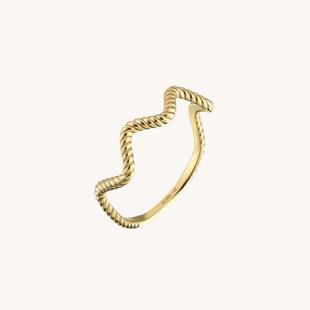 Twisted Zigzag Ring in Gold