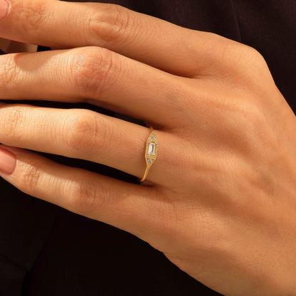 Vintage Baguette Signet Ring in Gold