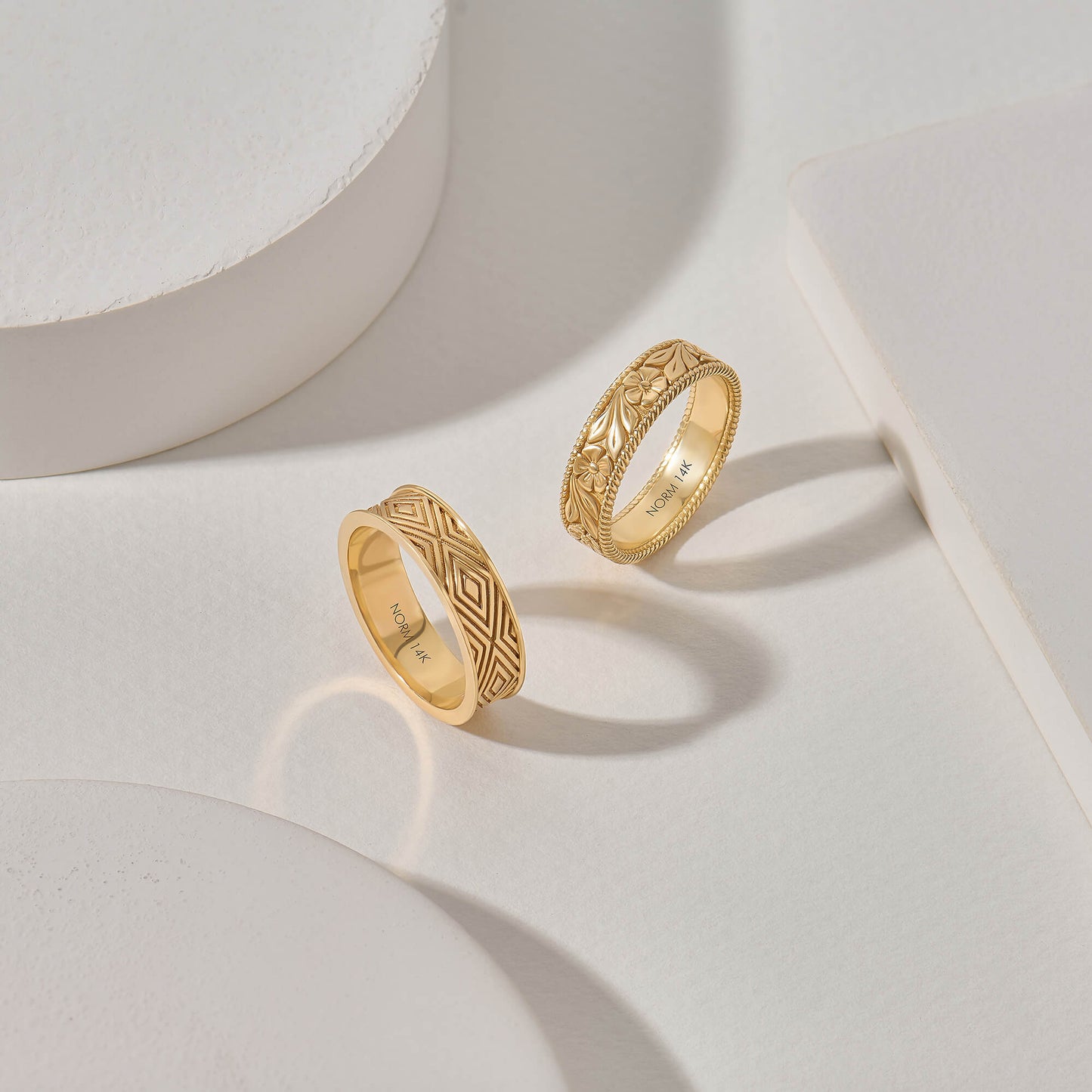 Vintage Flower Band Ring in Gold