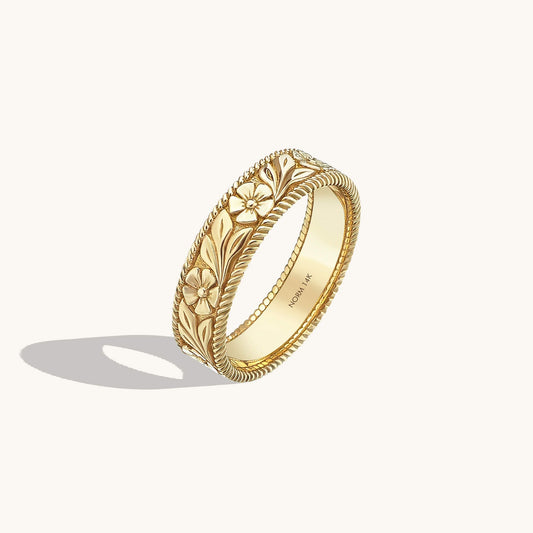 Vintage Flower Band Ring in Gold