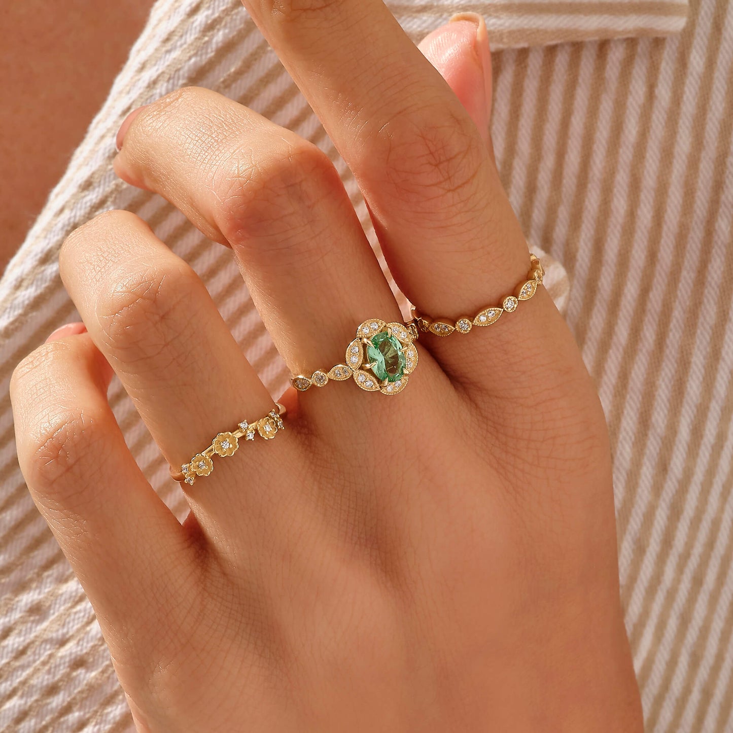 Paraiba Tourmaline Vintage Engagement Ring in Gold