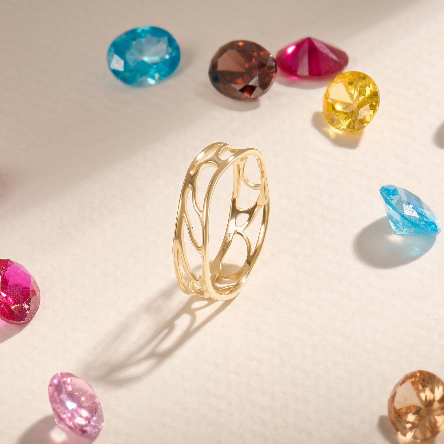 Wave Outline Band Ring in Gold