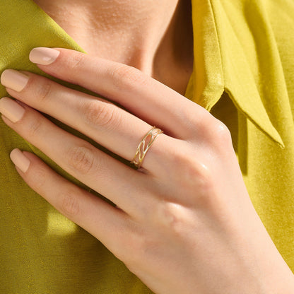 Wave Outline Band Ring in Gold