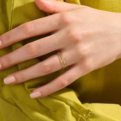 Wave Outline Band Ring in Gold