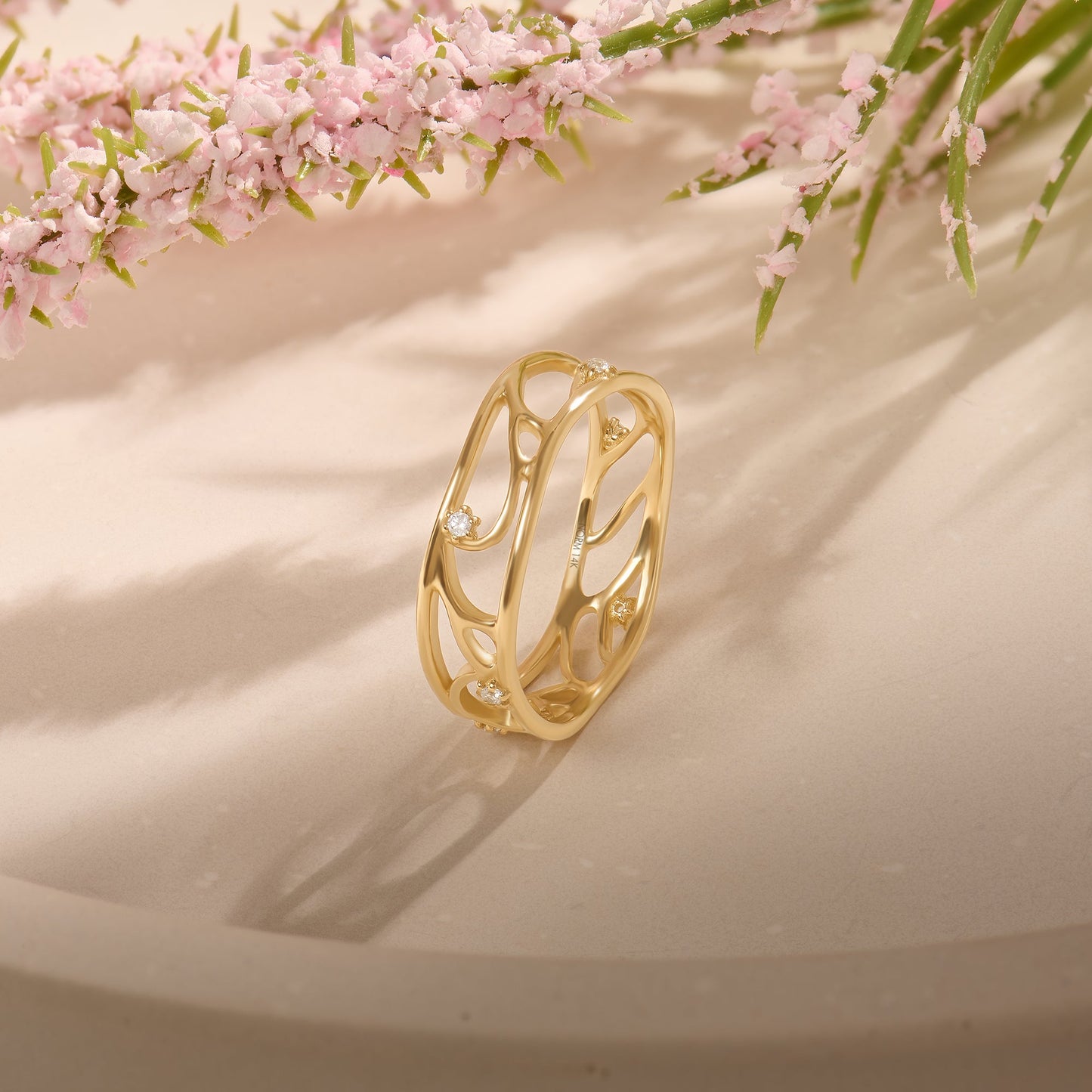 Wave Outline Pave Band Ring in Gold
