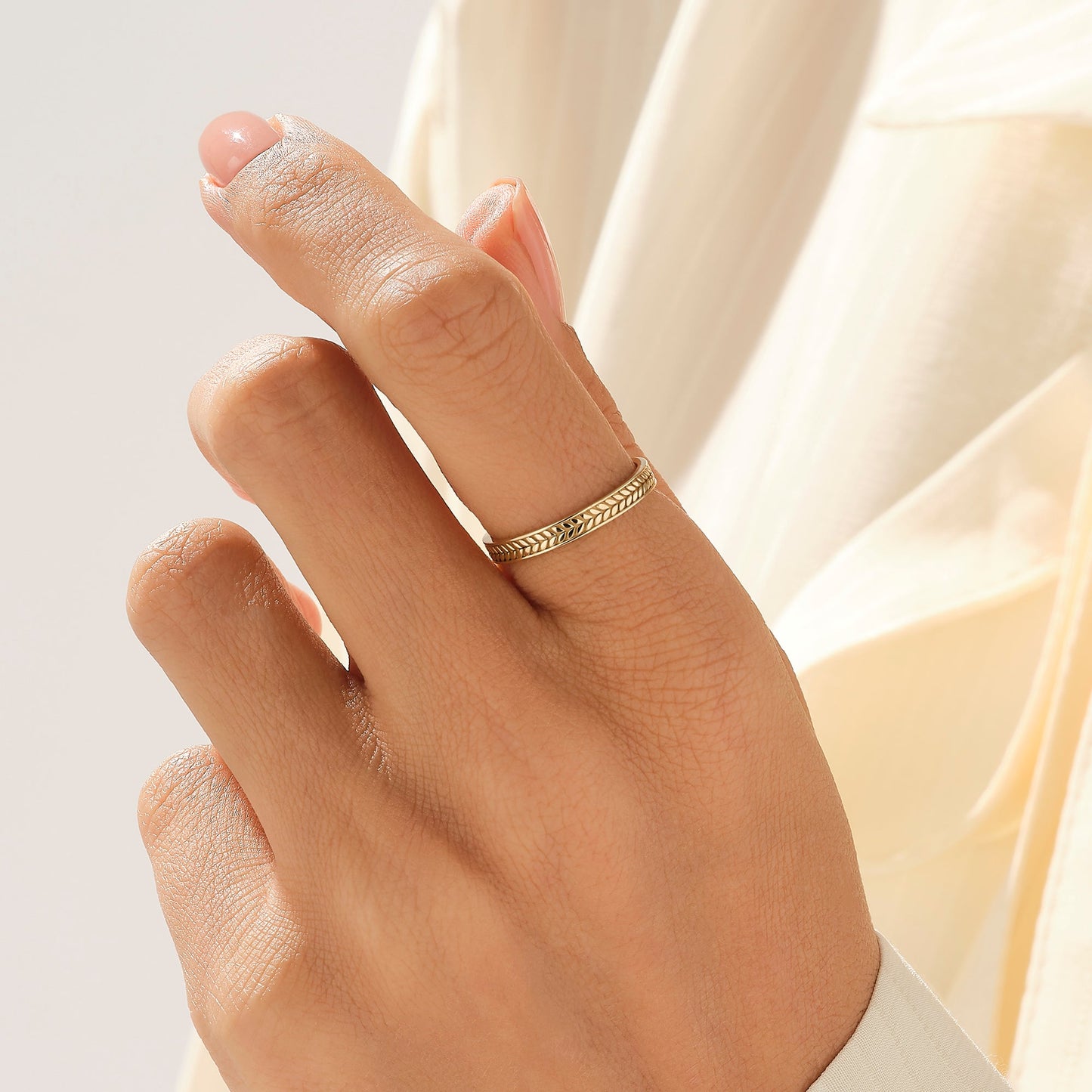 Wheatear Band Ring in Gold