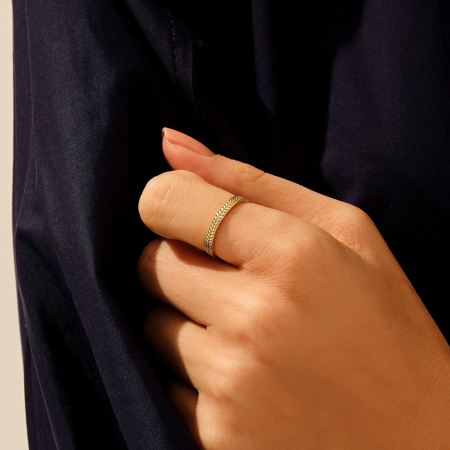 Wheatear Band Ring in Gold